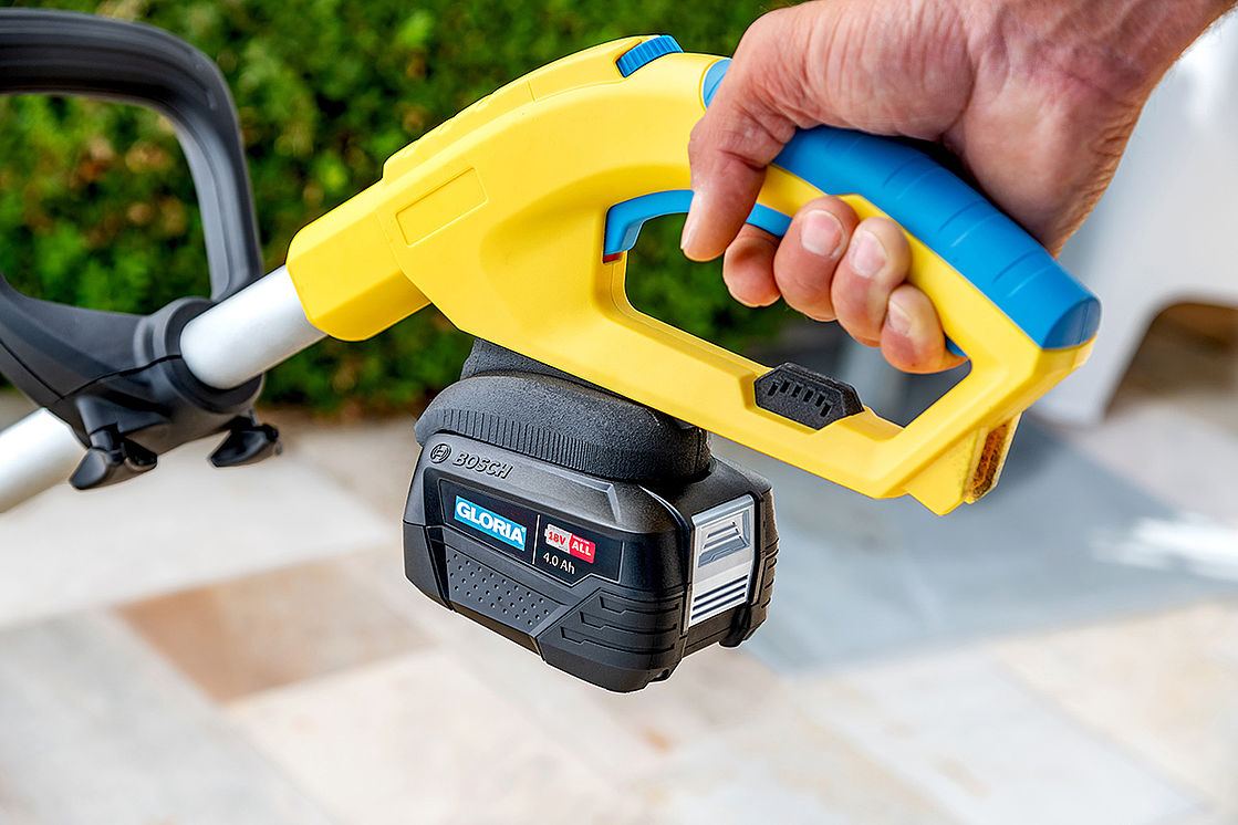 SET Gloria Aku kartáč MultiBrush Li-on 299.0000 + Aku 2,5Ah 18V Bosch + nabíječka SN