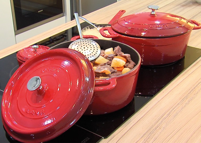 Litinový hrnec nízký kulatý 24 cm, smaltovaný, modrý LAVA Metal LVYST24K2B