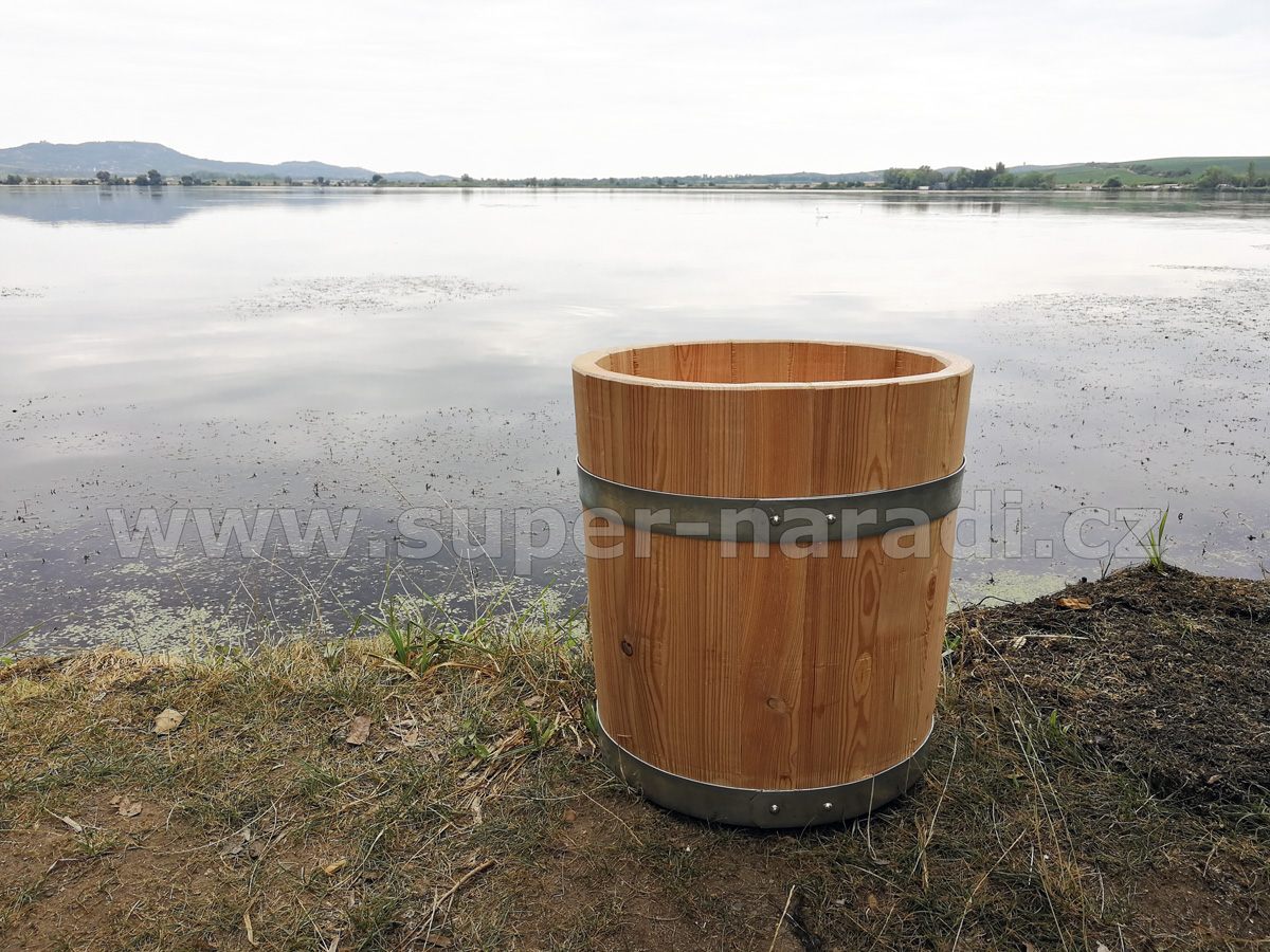 Dřevěný květináč 40x42 modřínový s kováním BDO