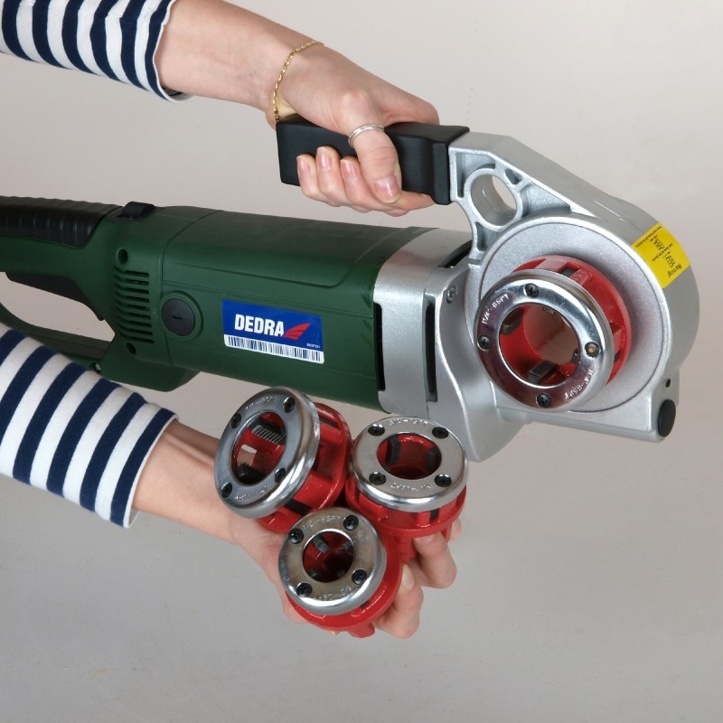 Dedra DED7511 Závitořez elektrický 1/2-1.1/4" na trubky 1800W 230V, 4 hlavy