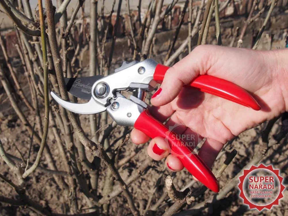 Zahradnické nůžky 20 cm Dedra 80A002 na živé výhonky do 20 mm, teflonová čepel