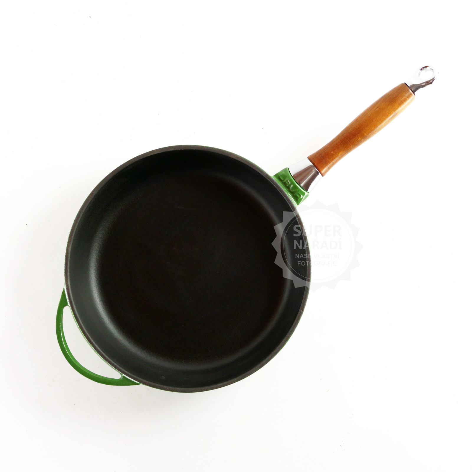 Litinová pánev 28 cm s poklicí, zelená, smalt, dřevěná rukojeť Lava Metal LVYTV28K3NHG