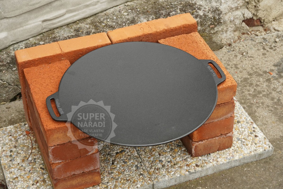 Litinový rošt a ohniště 44cm VH.FIRE44 Valhal Outdoor prohnutý gril, plát na nožkách