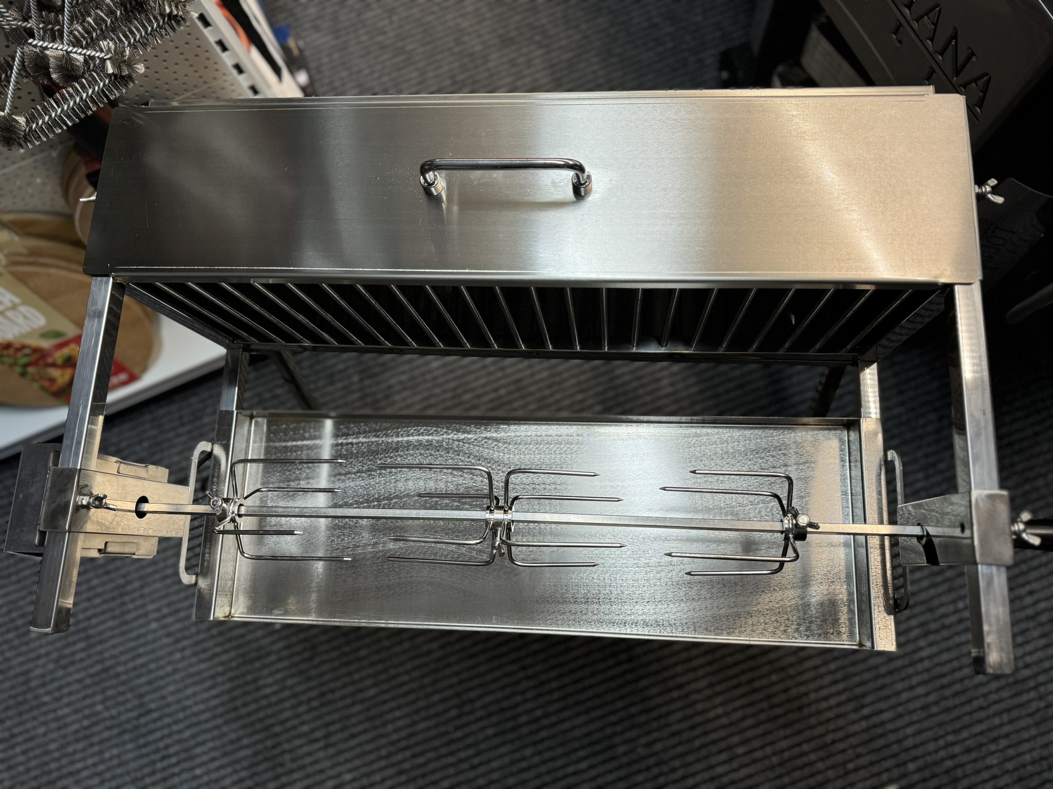 Nerezový gril na kuře, kýtu a pečeni, 1x Rotisserie UG Grill s bočním topeništěm