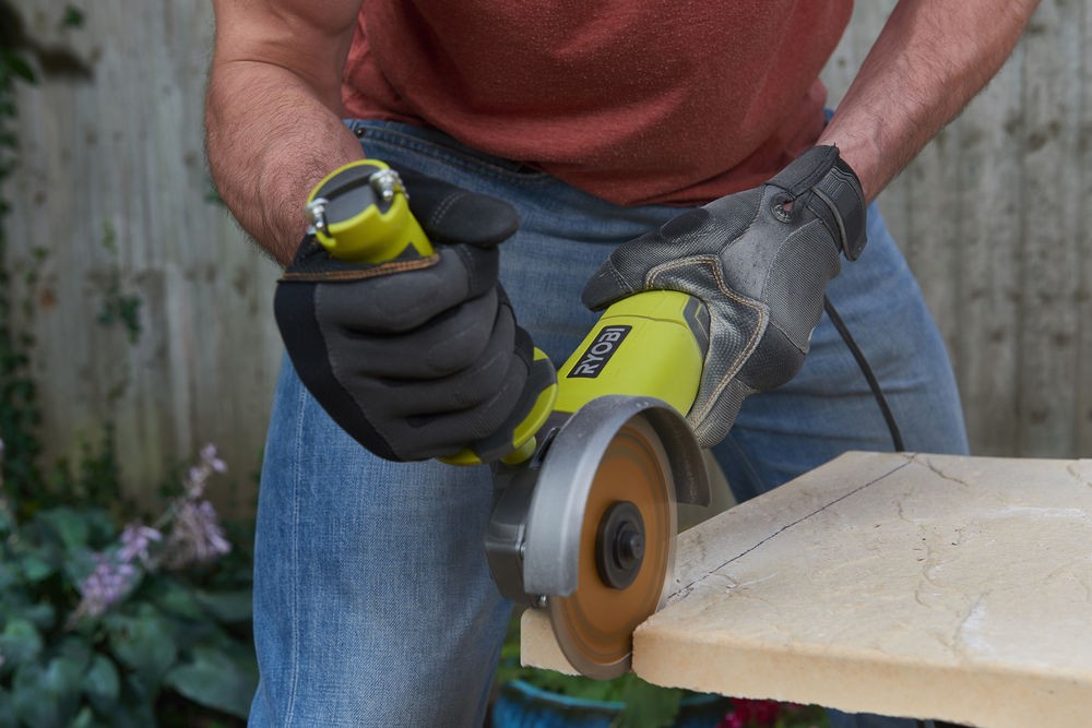 Ryobi Úhlová bruska 950W 125mm RAG950-125S