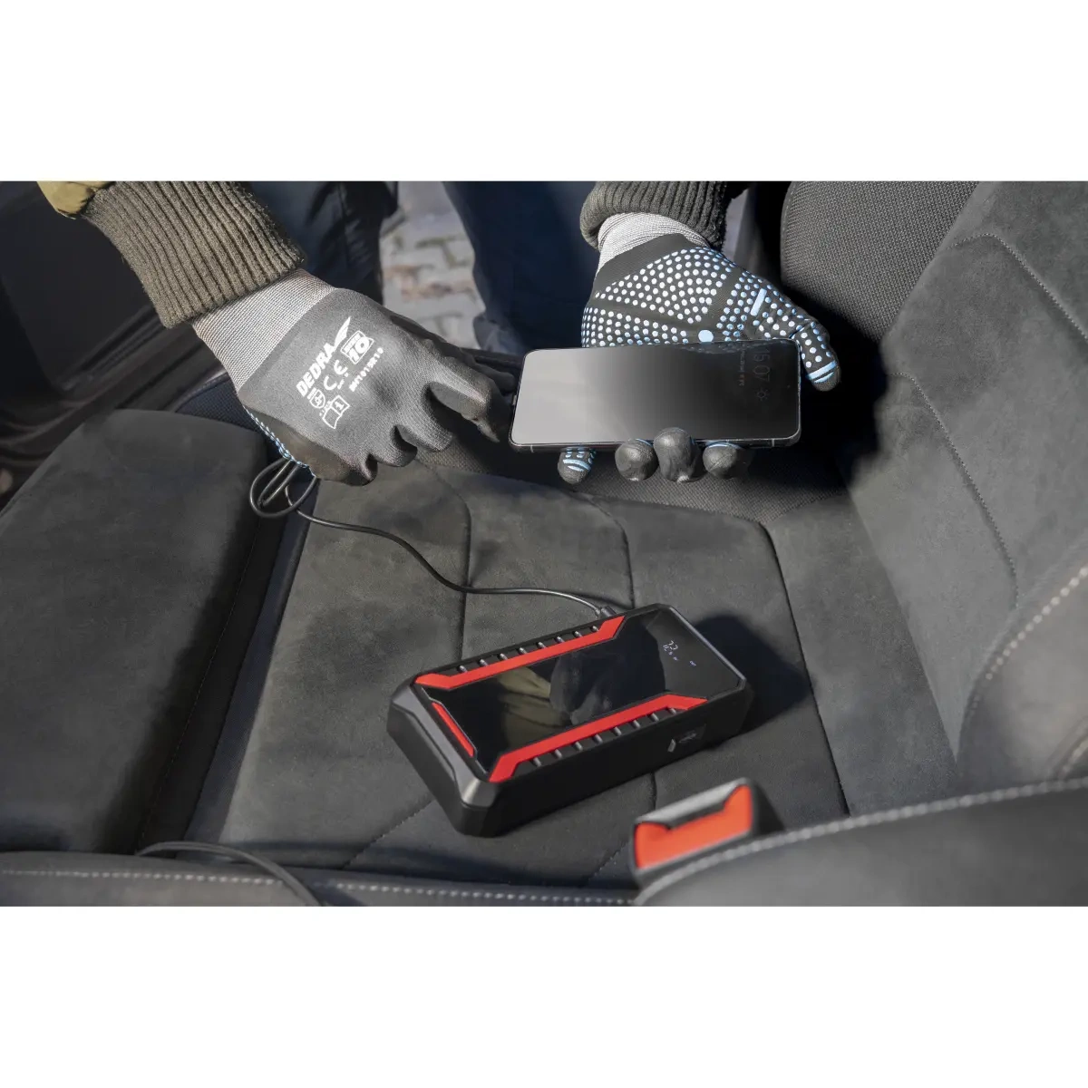 Dedra powerbanka 12000mAh Li-Ion, LCD DEPP1201 funkce pomocného startu, svítilna, kabely