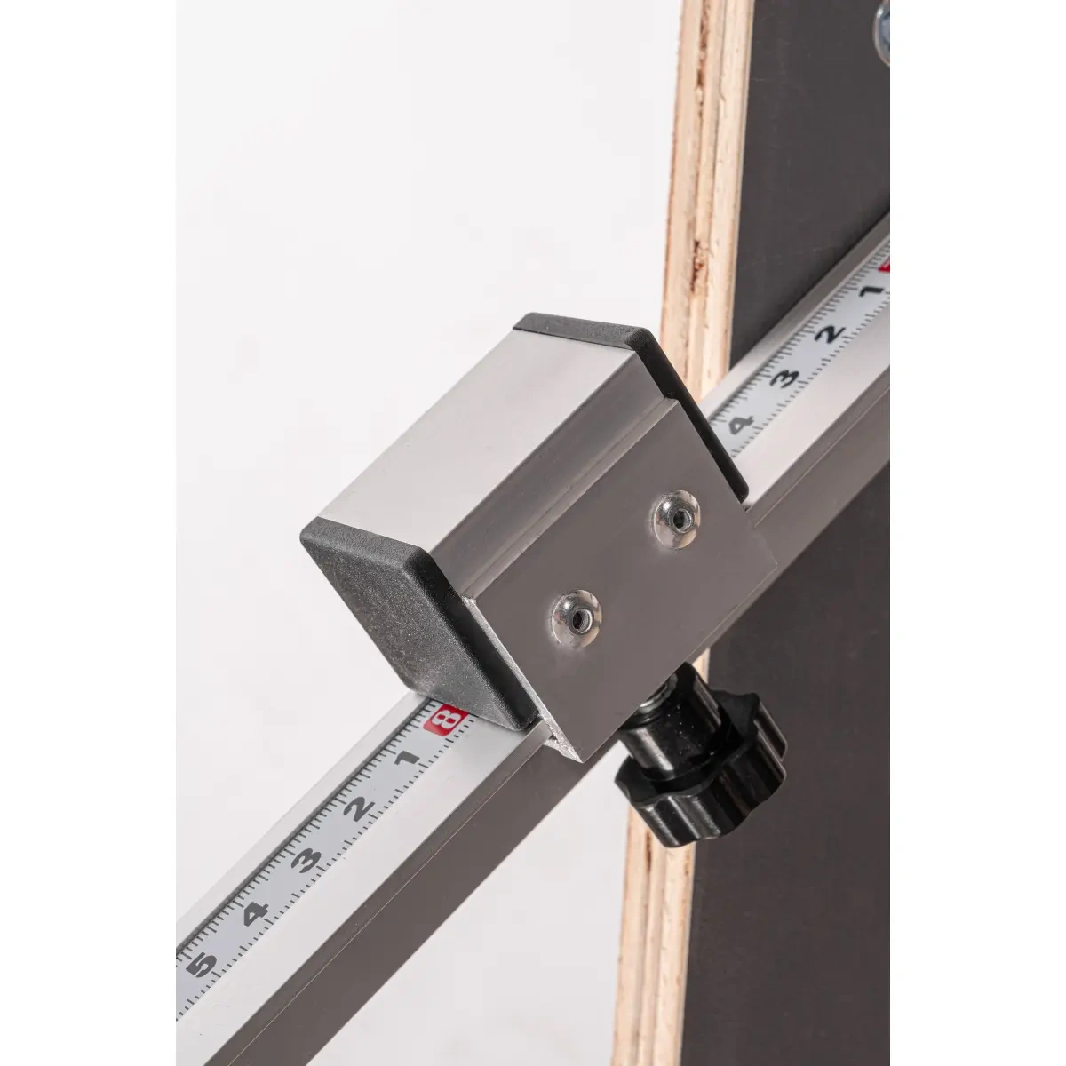 Řezačka na polystyren Dedra DED7508 se stativem a podpěrami, 200 W, délka řezu 135 cm, rámová