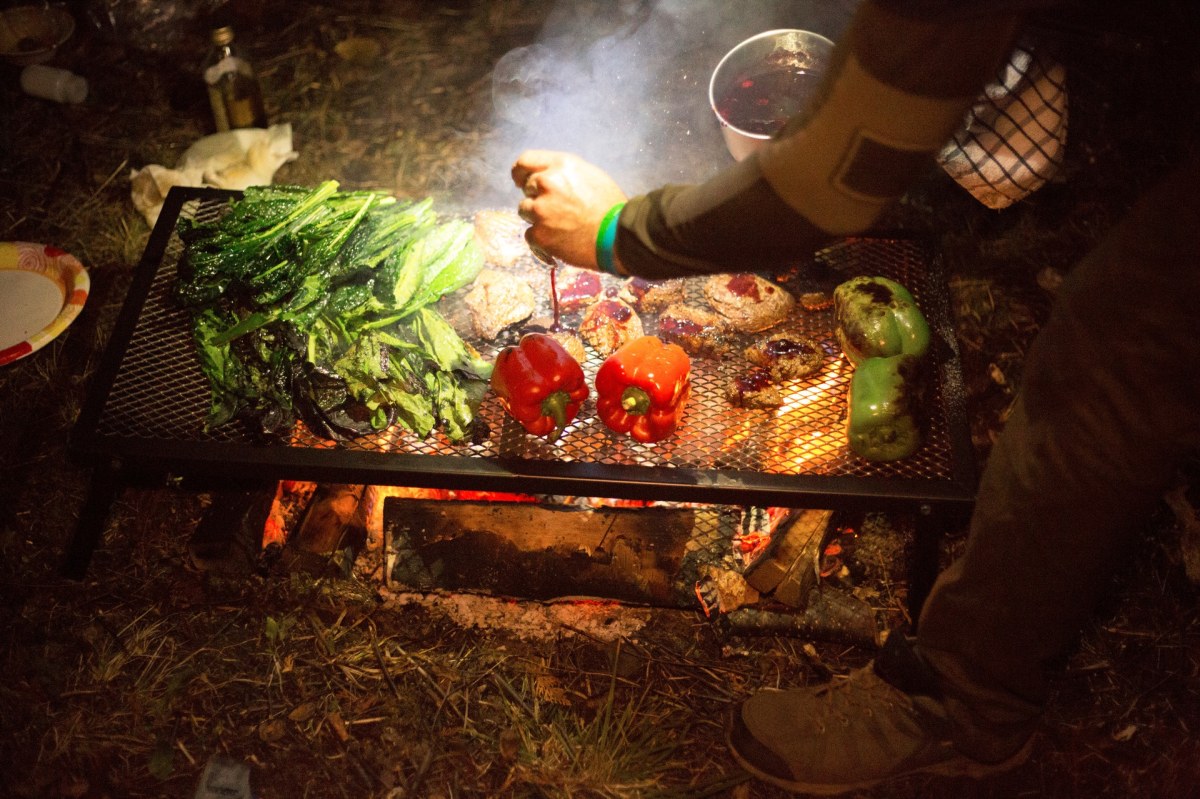 Dřevorubecký gril 61x40cm Camp Chef OFG24 ocelový