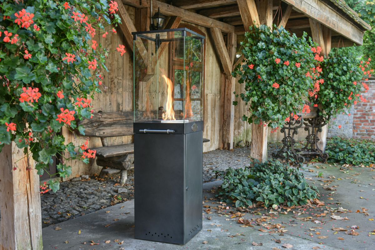 Plynové topidlo 8 kW Watra 150 cm Vulkans VKNWOS00052 s plamenem na terasu