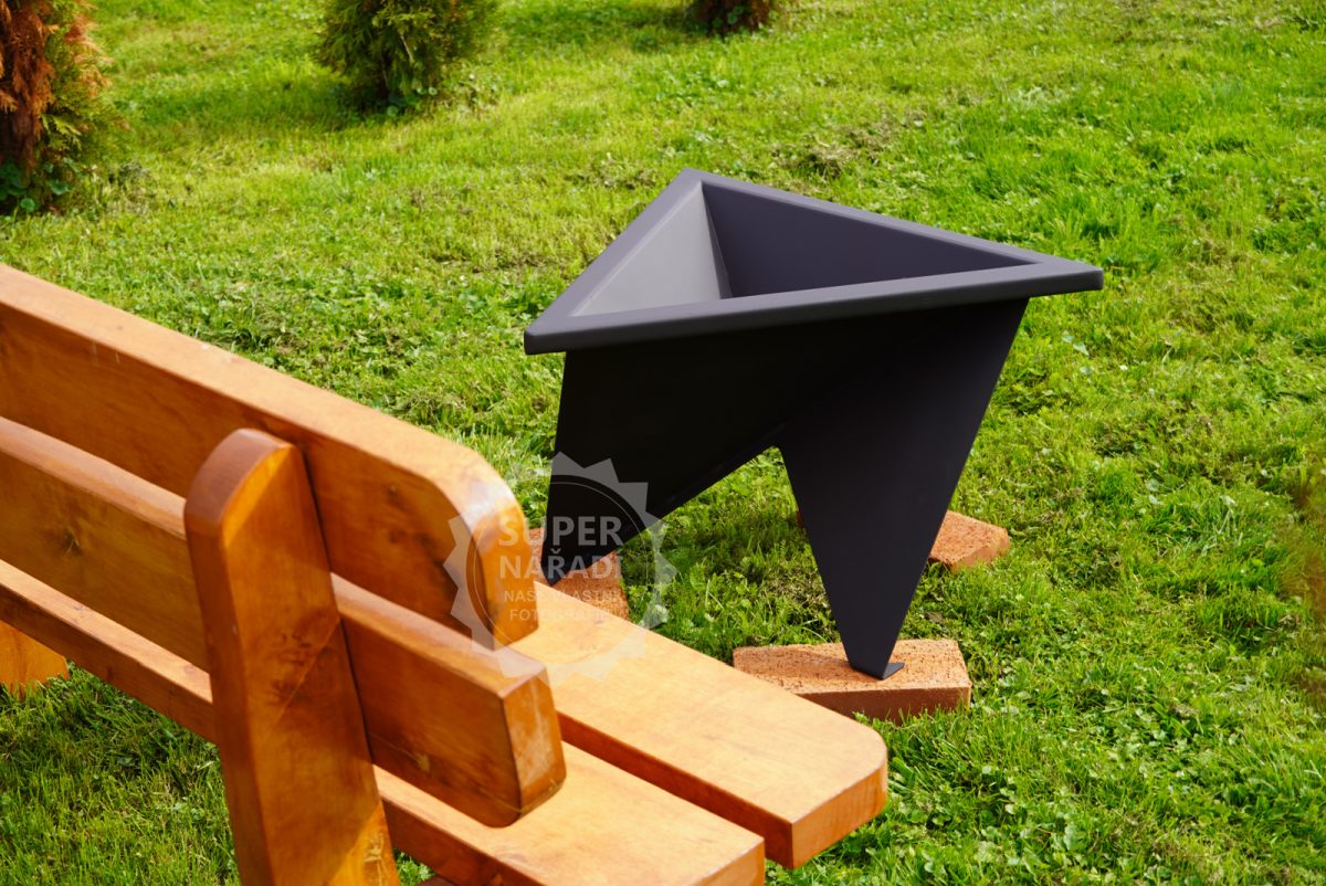 GFire ohniště 3T-Triangl 73x73 cm ocelové, 3 nožky, lakované, trojúhelník na terasu a zahradu