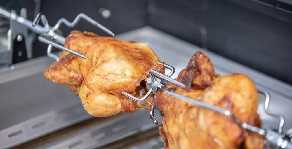 Set na rožnění - motor, jehla, 2 vidlice, uchycení, kryty hořáků Rotisserie Kit Campingaz 2181640