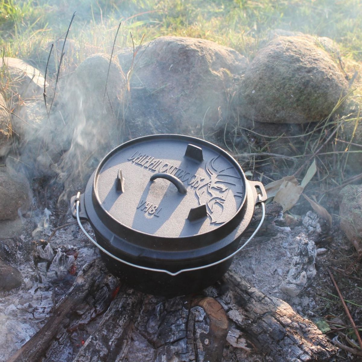 Litinový kotlík 32 cm, 8 l dutch oven Valhal Outdoor VH8L