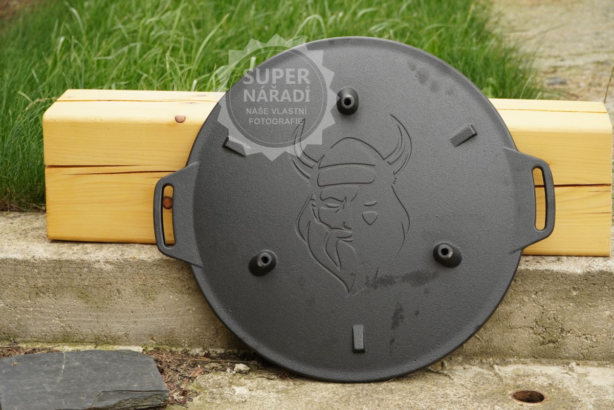 Litinový rošt a ohniště 44cm VH.FIRE44 Valhal Outdoor prohnutý gril, plát na nožkách