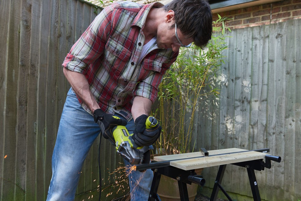 Ryobi Úhlová bruska 950W 125mm RAG950-125S