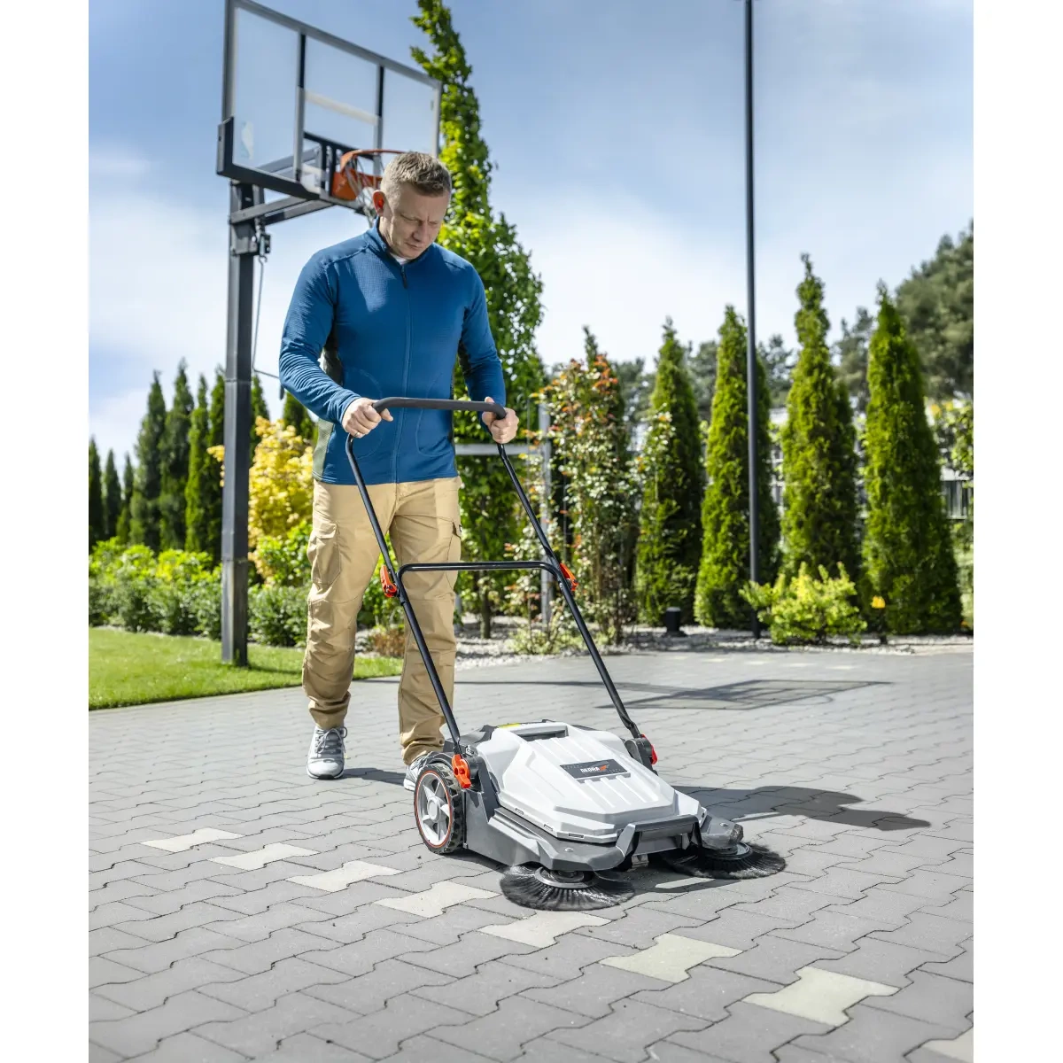 Dedra vozíkový mechanický zametač 650 mm DED8802, 3 kartáče, zásobník 18 l