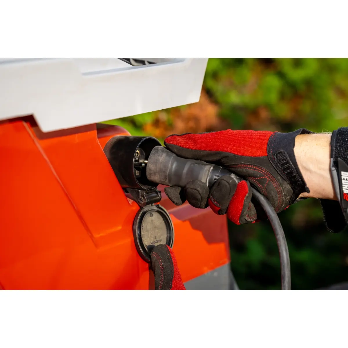 Dedra drtič větví 2800W do 45mm DED8682, elektrický 230V, auto-vtahování, nádoba
