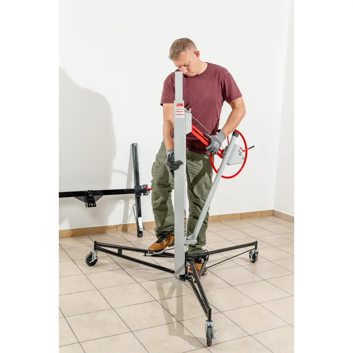 Dedra zvedák na sádrokartonové, OSB desky 140-325 cm, N1105 do 68 kg