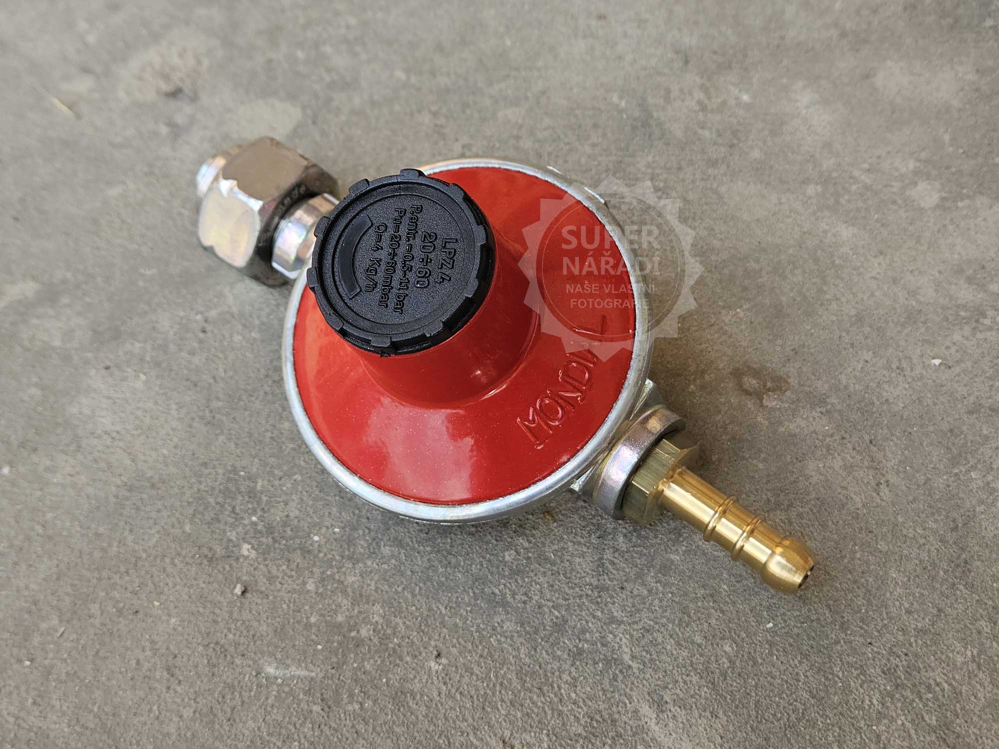Výkonný plynový regulátor PB MONDIAL LPZ 4, průtok 4 kg/h, 30 mbar, 10121, červený