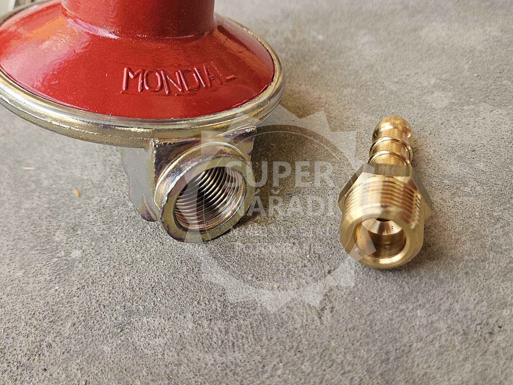 Výkonný plynový regulátor PB MONDIAL LPZ 4, průtok 4 kg/h, 50 mbar, 10122, červený