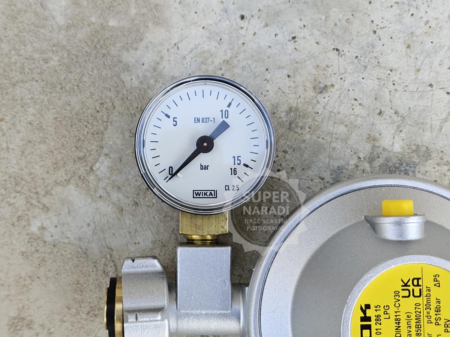 GOK plynový regulátor 30mbar 1,2Kg/h do karavanu Shell-F x G1/4L, 01 286 15, EN71 LPG s manometrem