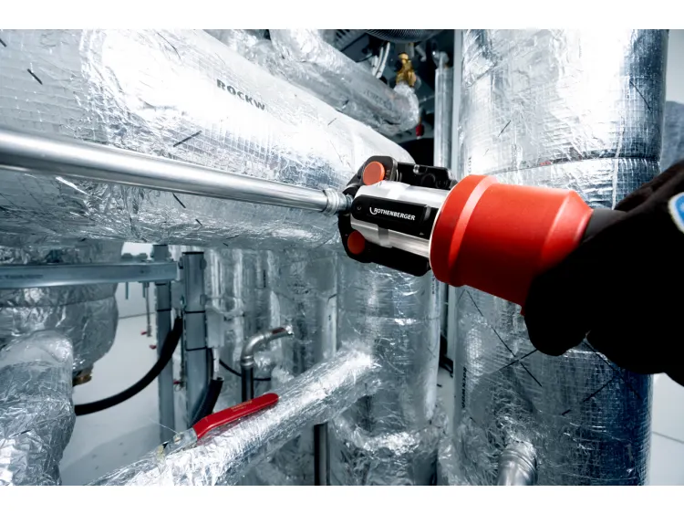 Rothenberger Lis na trubky ROMAX Nano SET 1x2Ah AMPShare + čelisti iJAW SV 15-22-28, 32 kN do 110 mm, 1000005494 L-BoXX