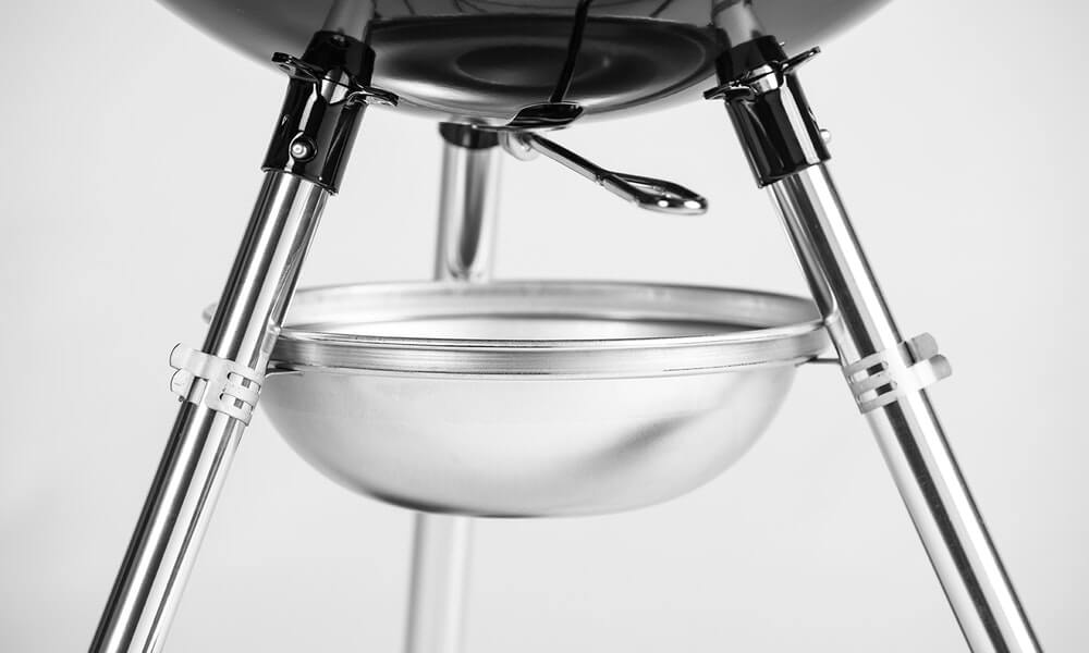 Weber Kettle E-5710, 57 cm, černý gril na dřevěné uhlí 14101004