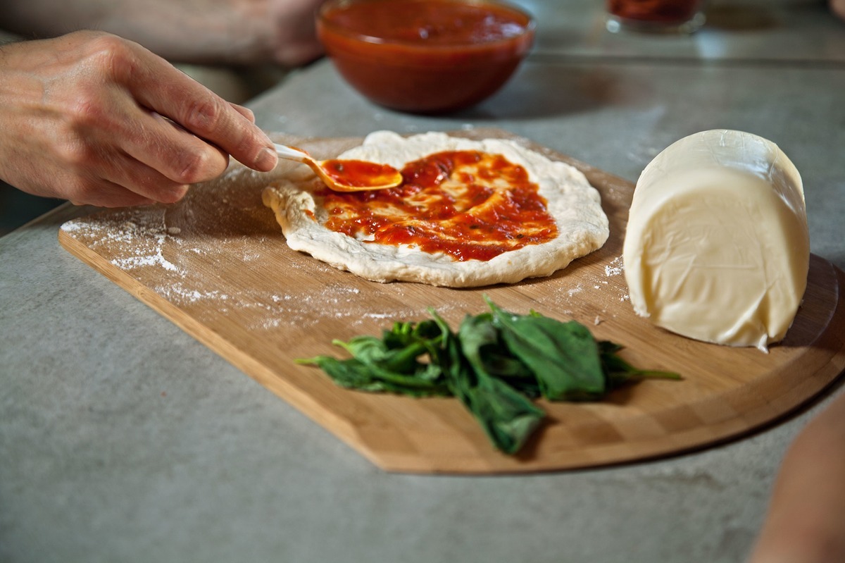 Bambusové prkénko na pizzu 49x30 cm Camp Chef CC-PZPEEL