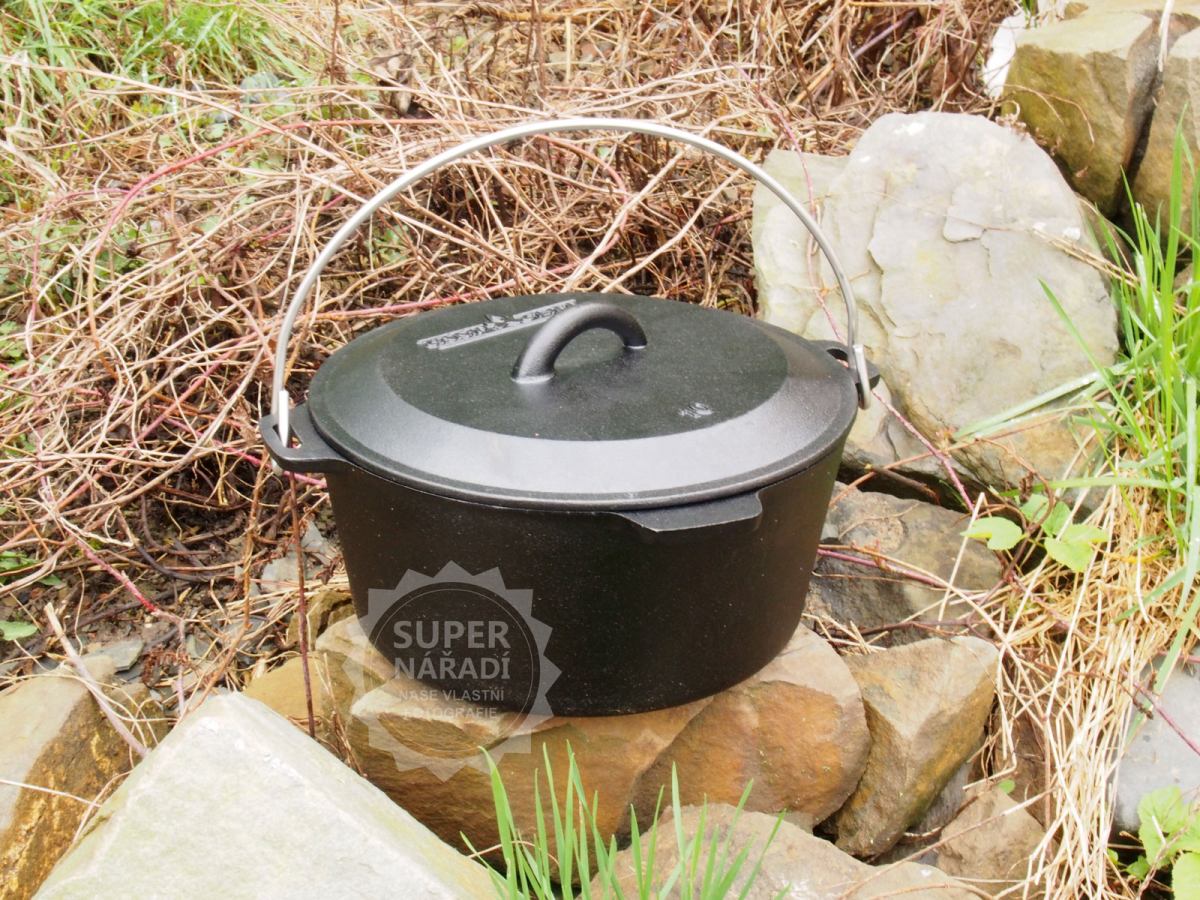 Litinový hrnec 25 cm 4 l s poklicí Camp Chef Dutch Oven bez nožiček CC-C10EU Universal