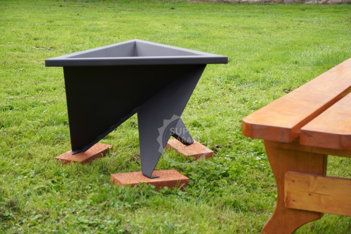 GFire ohniště 3T-Triangl 73x73 cm ocelové, 3 nožky, lakované, trojúhelník na terasu a zahradu