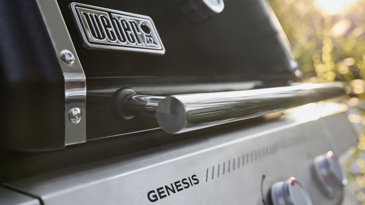 Weber Plynový gril Genesis E-335 W, 1501376, 17,9kW, 3 hořáky + vařič, Sear Zone, teploměr, černý