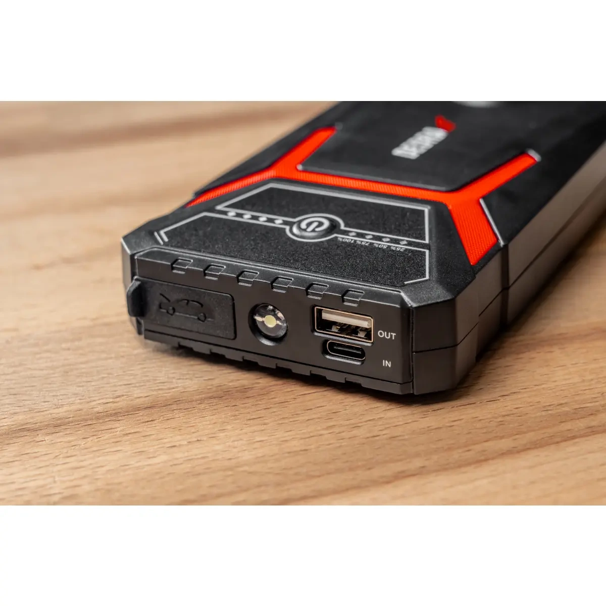 Dedra Powerbanka 8000mAh Li-Ion DEPP0800, s funkcí spouštění motoru, USB-C, svítilna, kompas