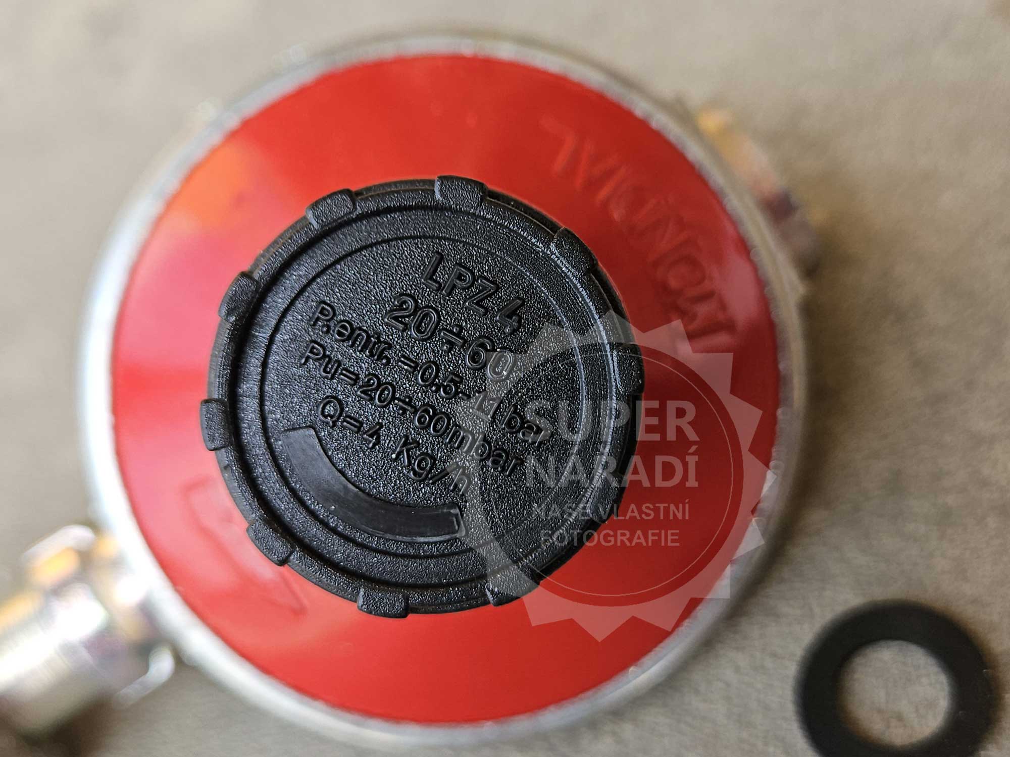 Výkonný plynový regulátor PB MONDIAL LPZ 4, průtok 4 kg/h, 30 mbar, 10121, červený