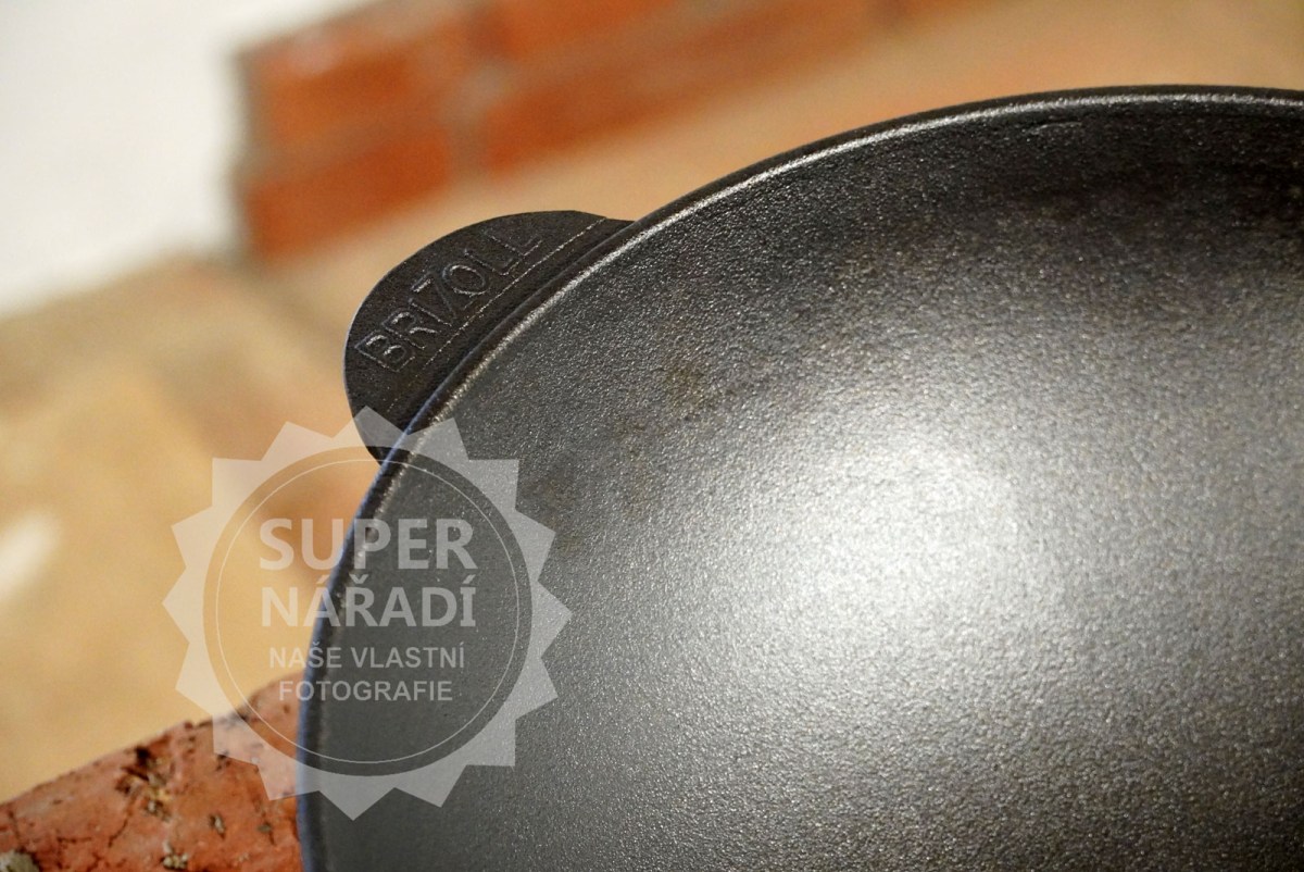 Litinová pánev 30 x 10 cm Wok 4,7l Brizoll W30, monolit