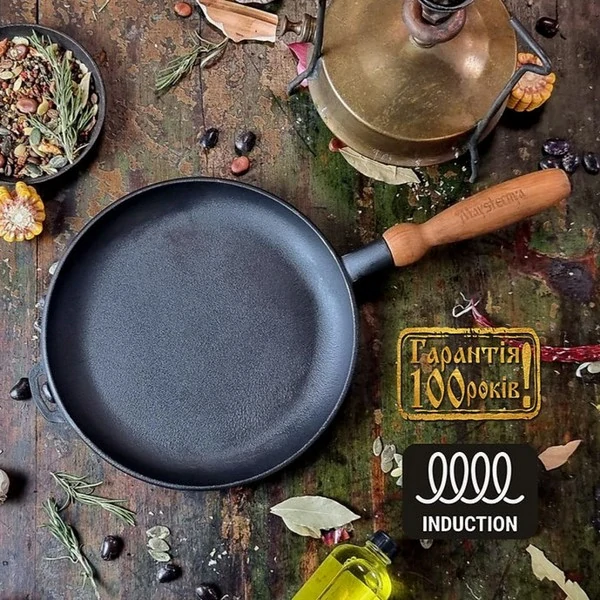 Maysternya litinová pánev 24x2,5 cm nízká s dřevěným držadlem T301 hladká, černá na palačinky, placky