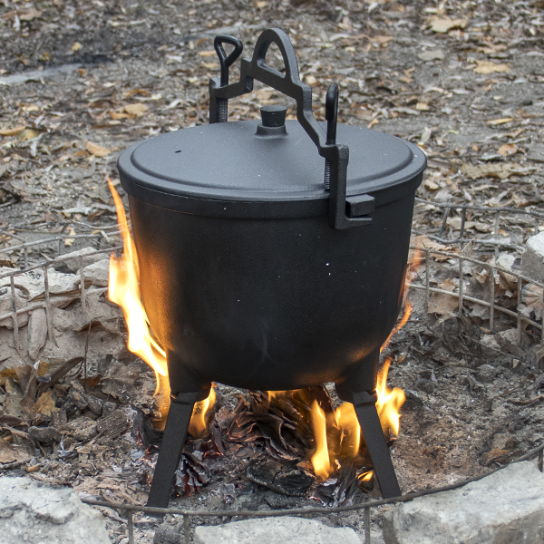 Garden Party litinový kotlík 10 l, 30 cm lovecký smaltovaný na nožkách, myslivecký PCBE10