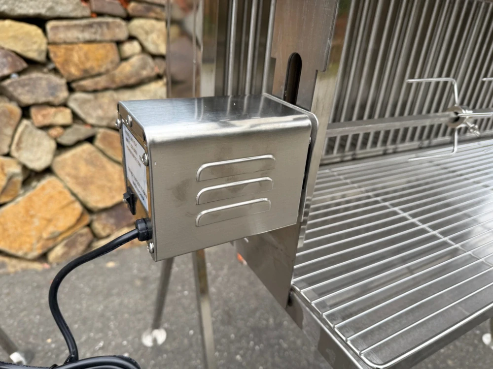 Nerezový gril na kuře, kýtu a pečeni S70 / 1x Rotisserie UG Grill s bočním topeništěm, 70 cm se stříškou