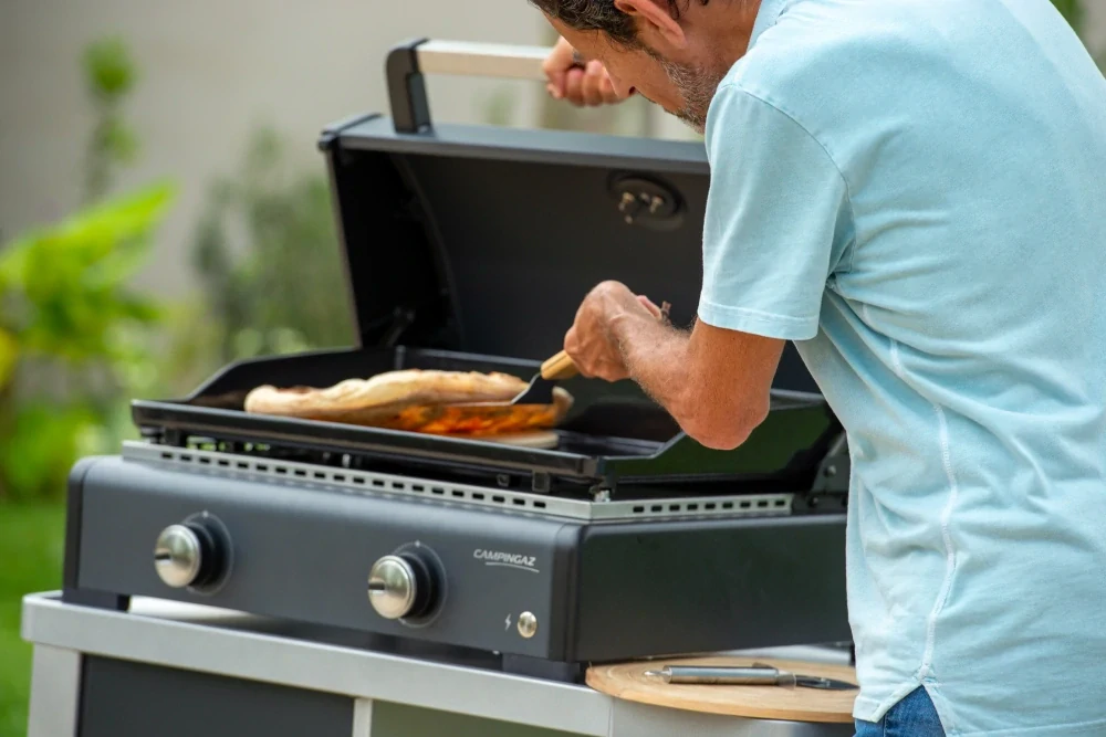 Campingaz Plancha Sigma 2 Cook, 6kW, 2217204 plynový stolní gril, 2 hořáky, víko, litinová plotna