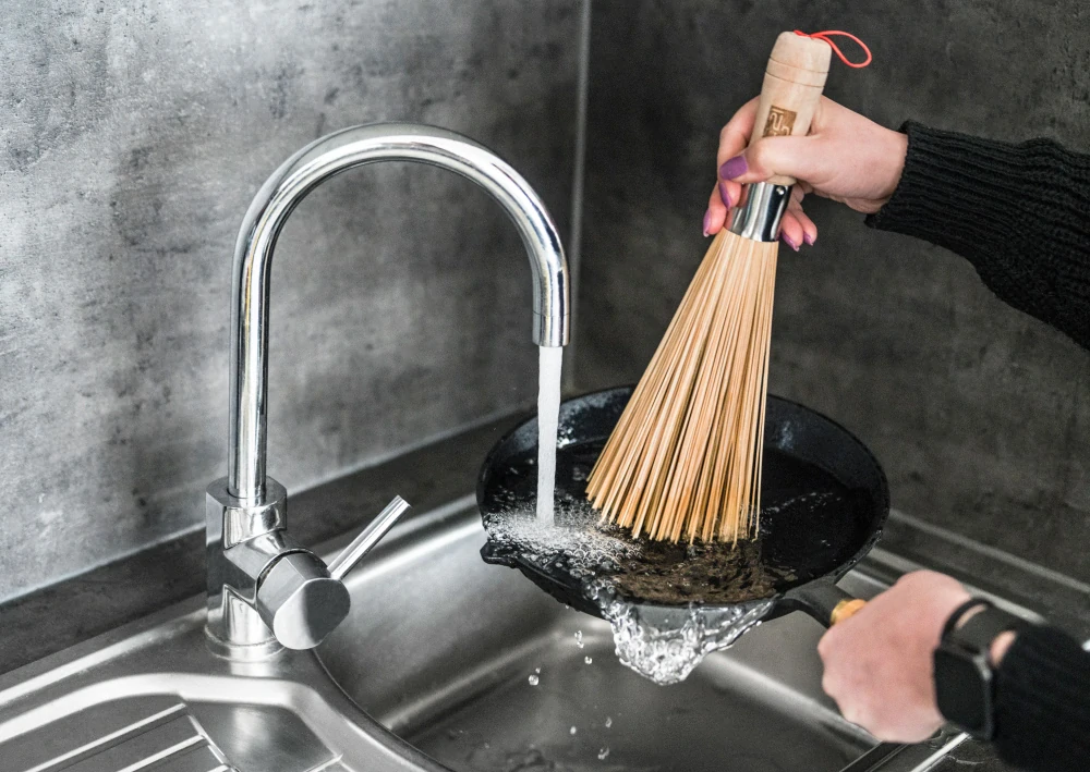 G21 bambusový kartáč 31 cm na čištění pánví, grilovacích roštů, ploten 6354001