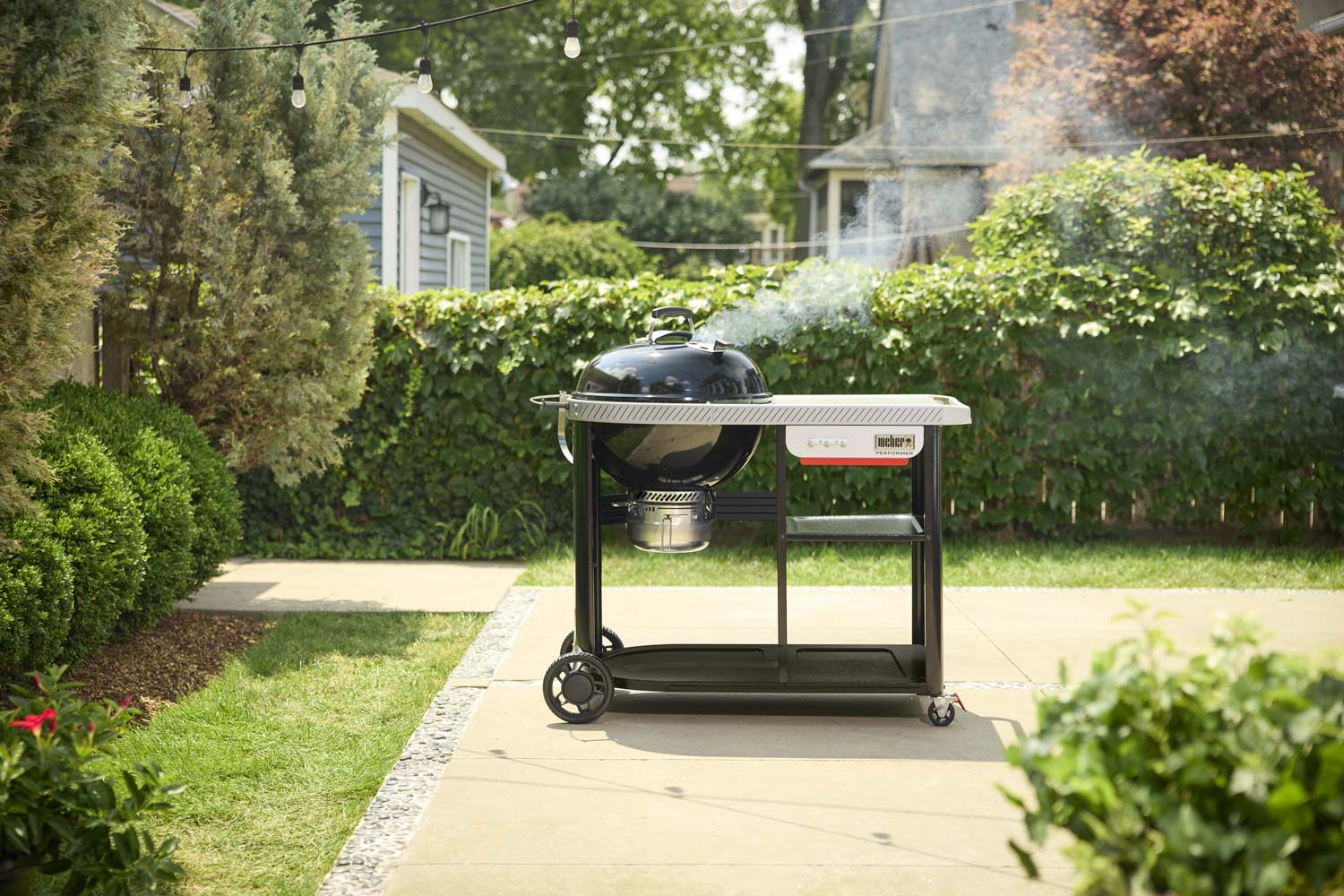 Weber Performer Premium 57 cm 1501966, kotlový gril na dřevěné uhlí, GBS, velký stolek Weber Works