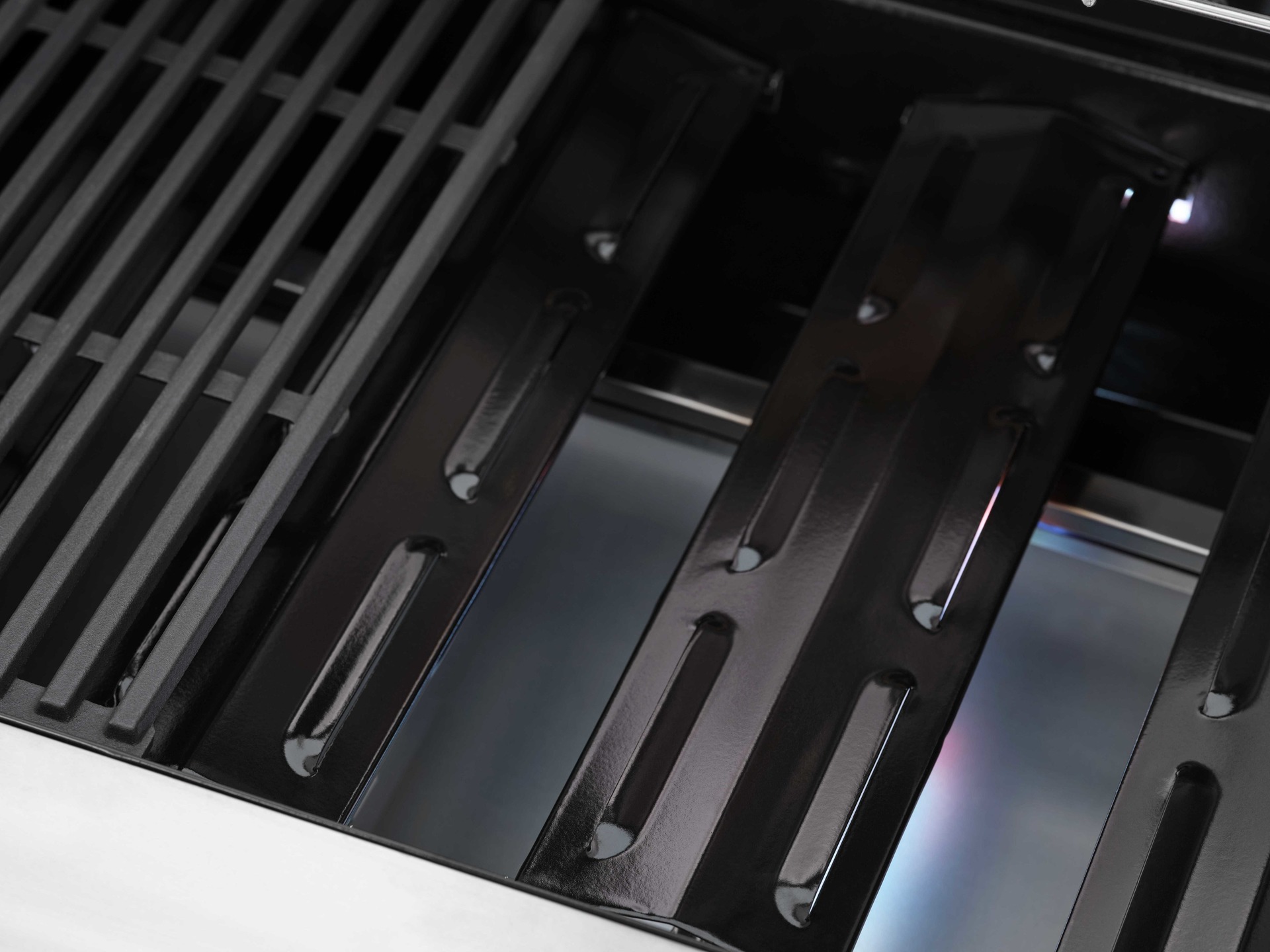 Vestavný plynový gril Grandpro Premium G4, K04000386A černý, 4 hořáky, litinový rošt