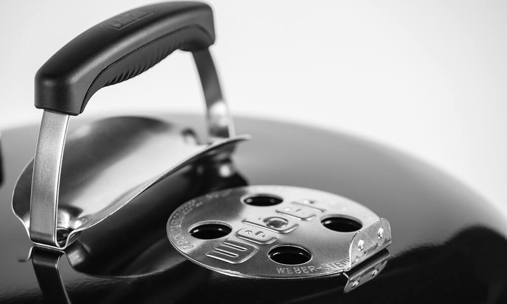 Weber Kettle E-5710, 57 cm, černý gril na dřevěné uhlí 14101004