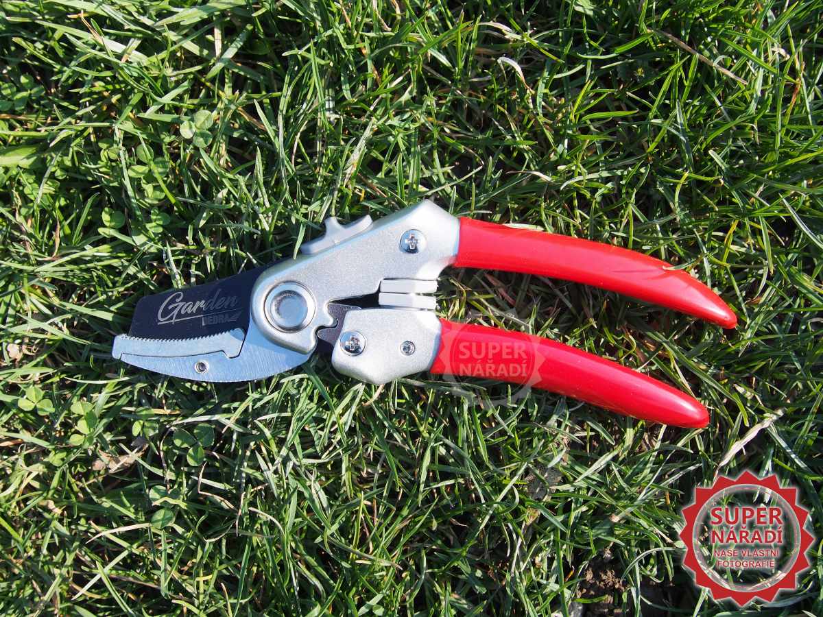 Kovadlinkové zahradnické nůžky 20 cm Dedra 80A010 na suché výhonky