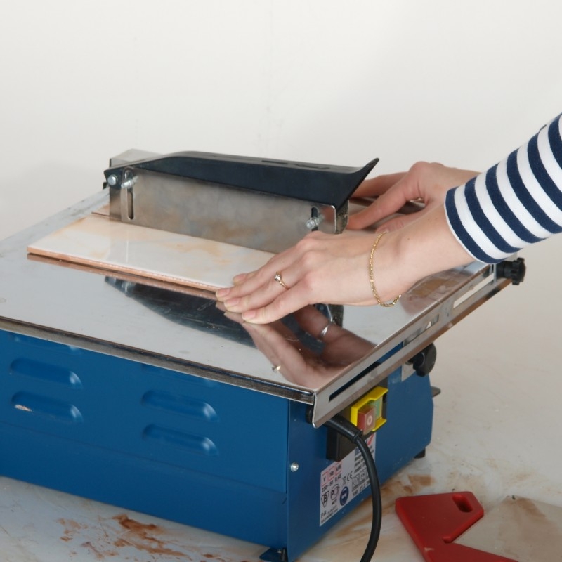Dedra Řezačka dlaždic 450W, 180mm DED7701, elektrická 230V s vodním chlazením