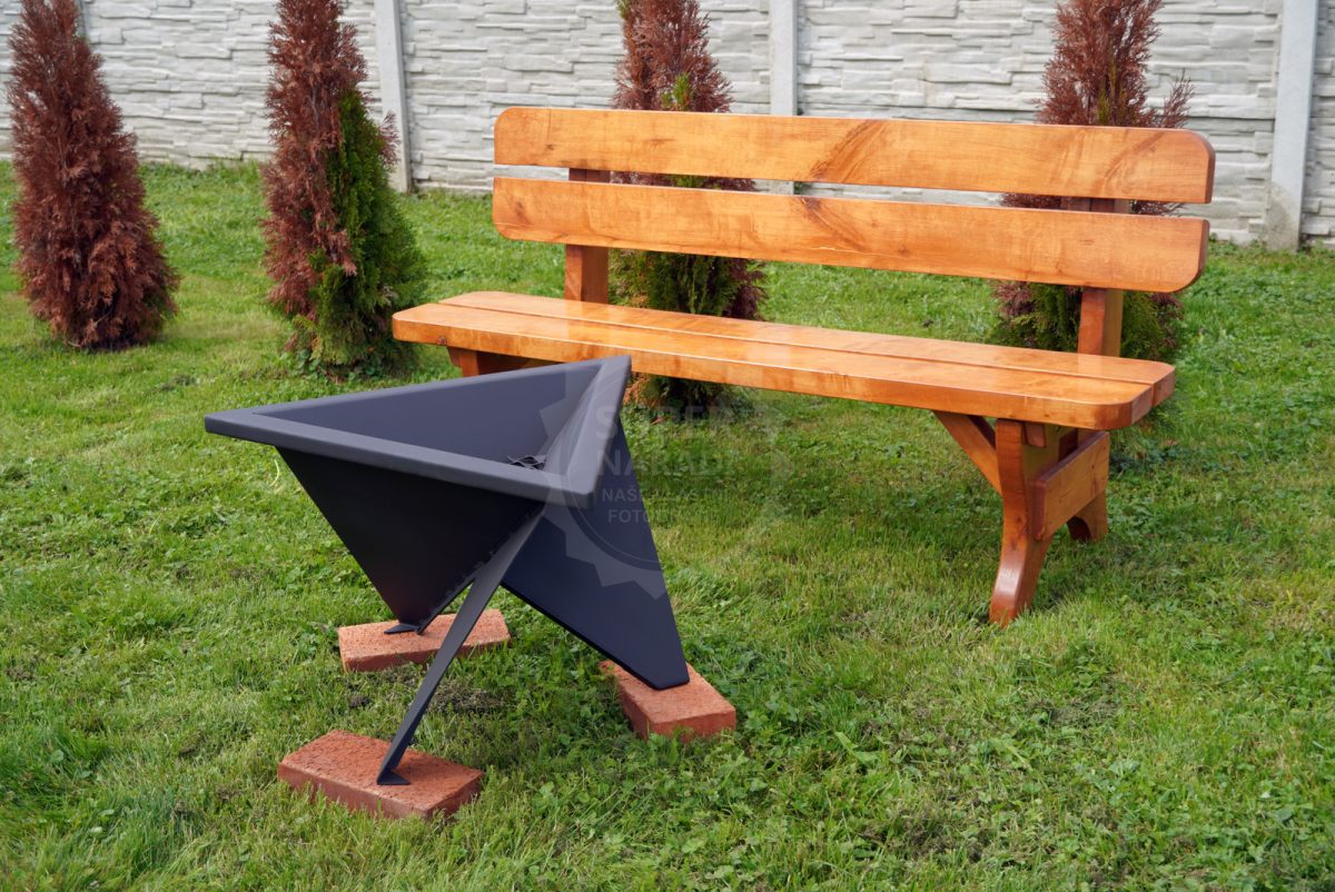 GFire ohniště 3T-Triangl 73x73 cm ocelové, 3 nožky, lakované, trojúhelník na terasu a zahradu