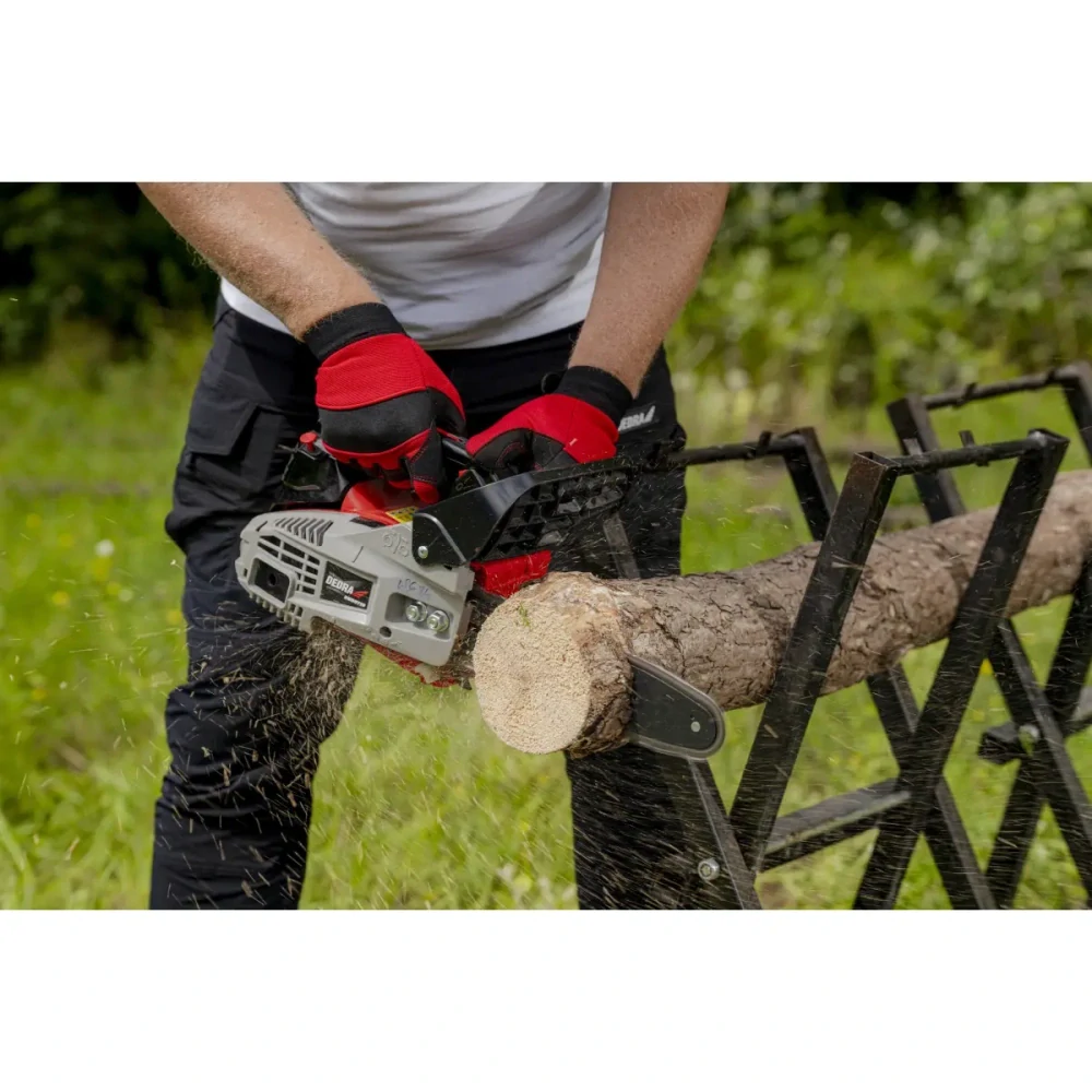 Dedra Benzínová řetězová pila Mini DED8719, 1,0 kW 25,4 cm³, lišta 10" 25 cm