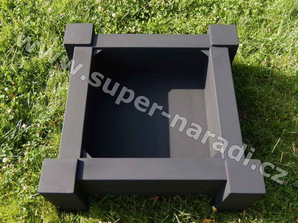 Terasové ohniště Castle 75x75x30cm z oceli, s palivovým roštem GFIRE