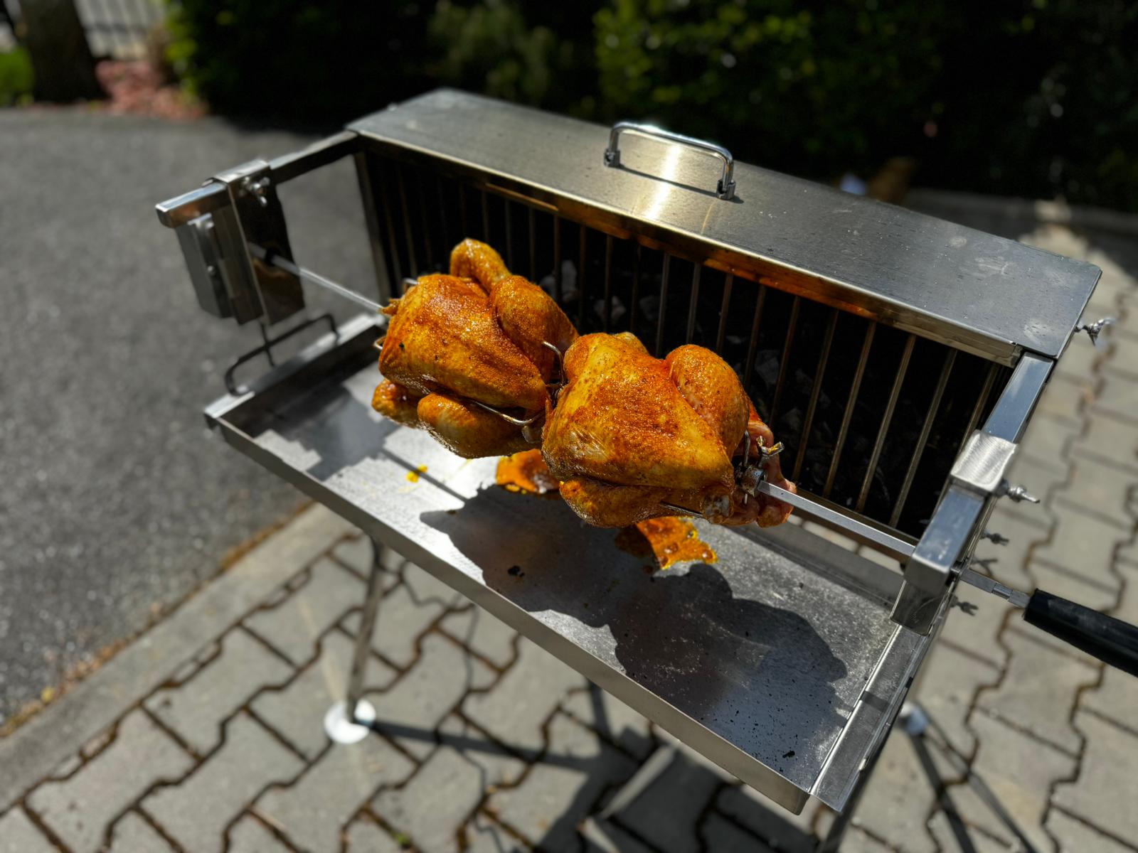 Nerezový gril na kuře, kýtu a pečeni, 1x Rotisserie UG Grill s bočním topeništěm