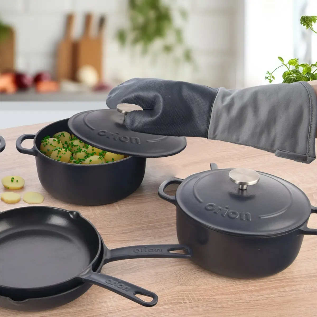 Orion Hrnec s poklicí litina smalt 26 cm, 5,2 l, 113348 modro-šedý, nerezový úchyt