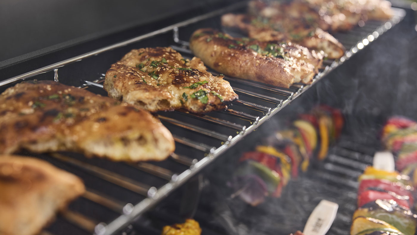 Weber Plynový gril Genesis E-325W, 1501394, 3 hořáky 14,3kW, Sear Zone, Smart teploměr, černý