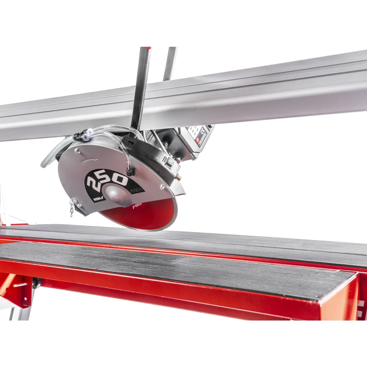 Dedra řezačka dlaždic 1200W, kotouč 250mm DED7819, délka řezu dlaždic max. 120 cm, stůl